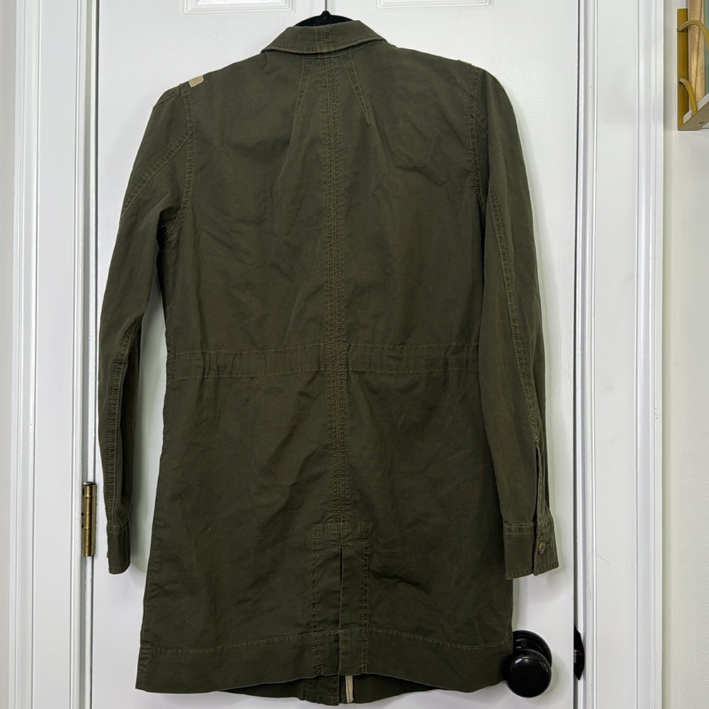 CAbi Green Utility Jacket with Hood and Fitted Silhouette - Picture 5 of 10